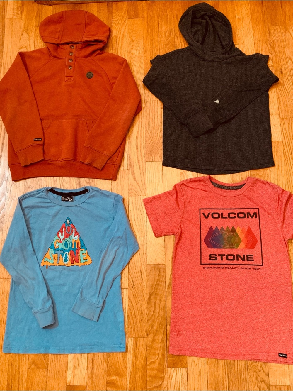 Volcom Boys Size 7/8 Clothing Bundle 4pc: Hoodies, Long & Short Sleeve Tees Tops